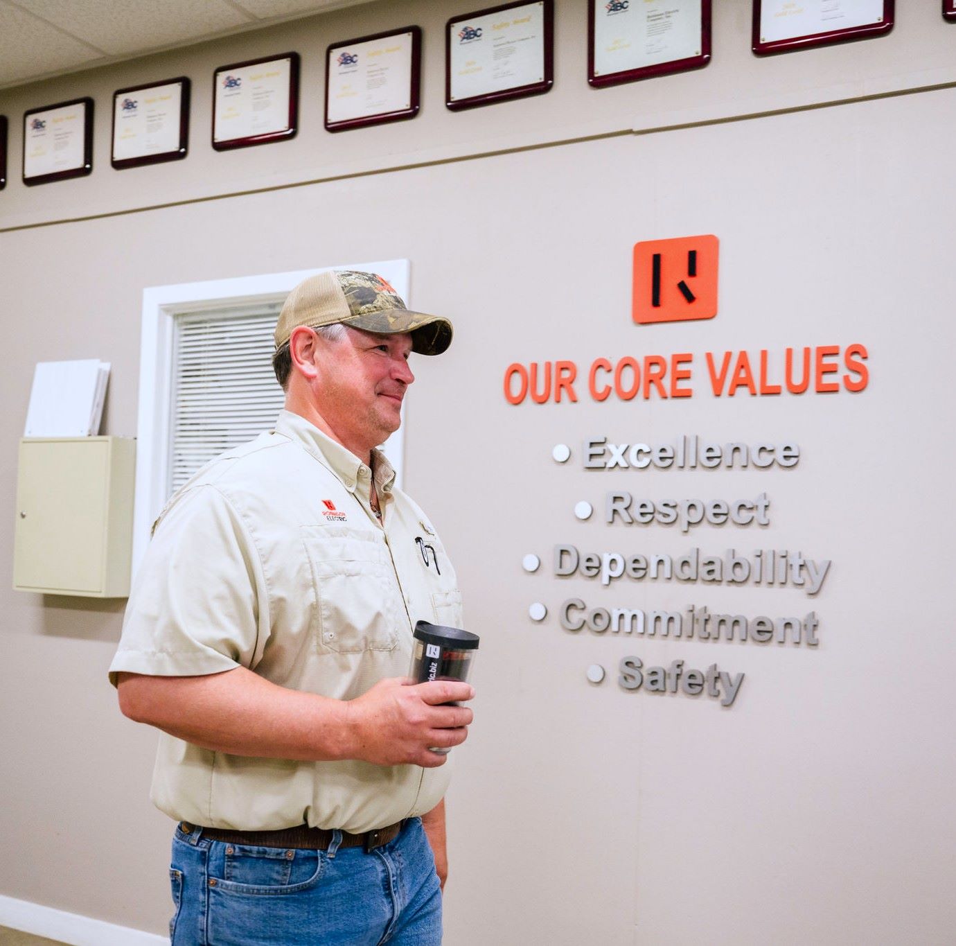 careers why work with us resized A Robinson Electric employee takes stock in a large warehouse